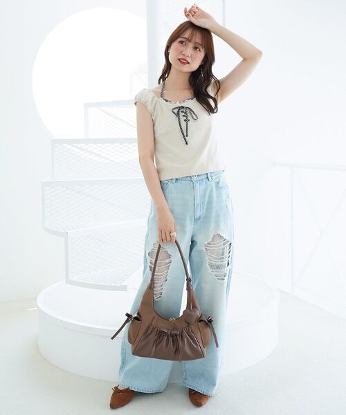 MAJESTIC LEGON（マジェスティックレゴン）の「ギャザーポケットリボンバッグ（ショルダーバッグ・レディース・ブラウン/ブラック・FREE）」の3枚目の写真