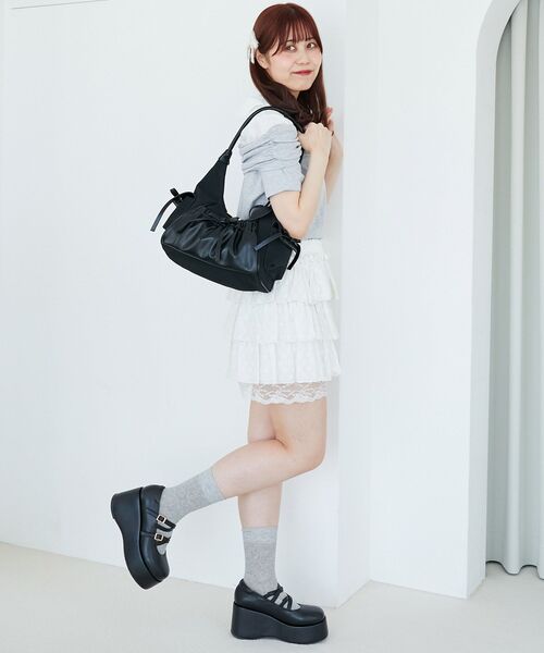 MAJESTIC LEGON（マジェスティックレゴン）の「ギャザーポケットリボンバッグ（ショルダーバッグ・レディース・ブラウン/ブラック・FREE）」の6枚目の写真