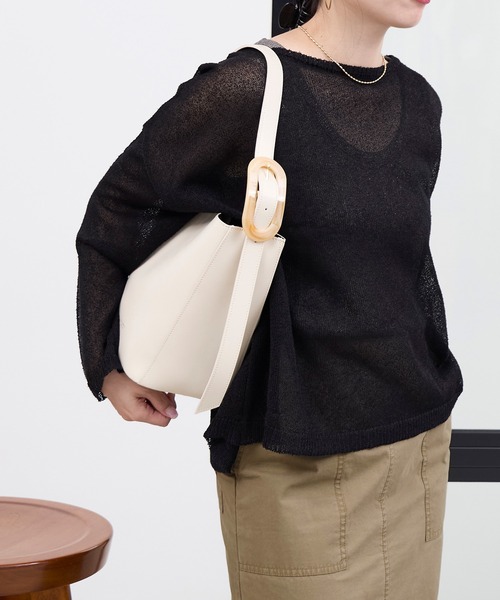 VIOLAd'ORO（ヴィオラドーロ）の「【VIOLAd'ORO】VOGUE-型押しスムースバッグ（ショルダーバッグ・レディース・オフホワイト・FREE）」の4枚目の写真