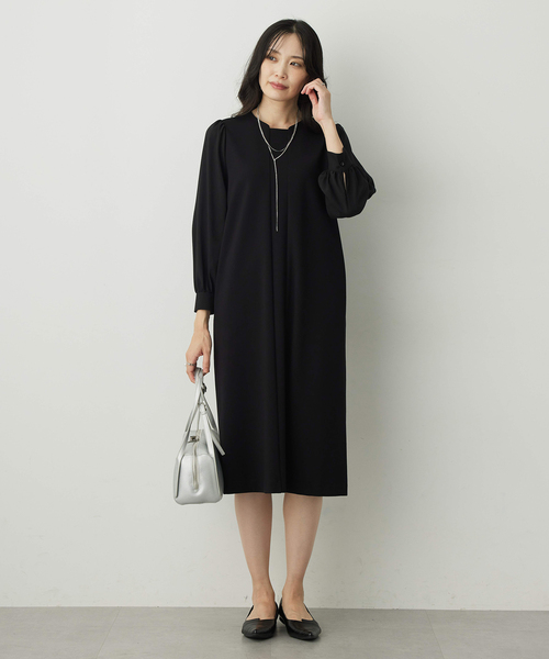 A/C DESIGN BY ALPHA CUBIC（エーシーデザインバイアルファキュービック）の「【アルファブリック】ストレッチタックワンピース【セレモニー対応】（ワンピース・レディース・ブラック・9号/11号/13号）」の2枚目の写真