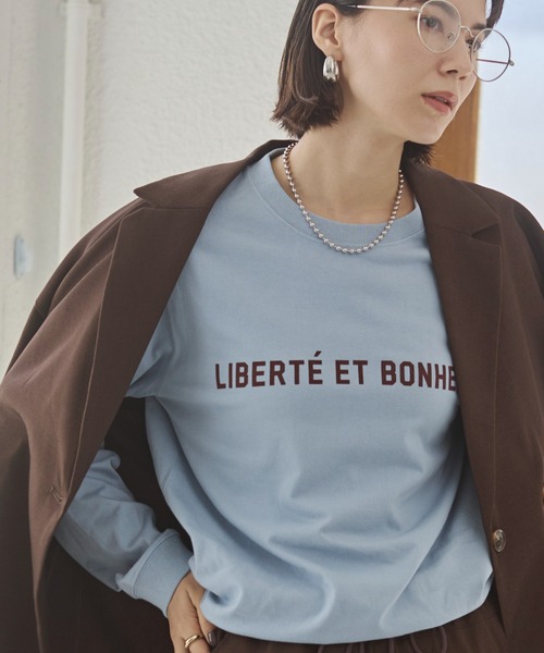 ANGIE(アンジー)の「フロッキープリントロゴロンT(Tシャツ/カットソー・レディース・ライトグレー系1/ホワイト×ブラック/ホワイト系1/ライトベージュ/グレー系1/スミクロ/ブルー系1・SMALL/MEDIUM/LARGE)」の7枚目の写真