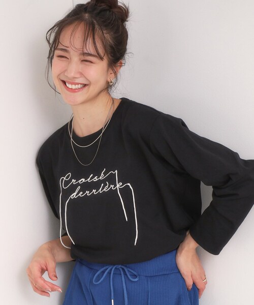 SHOO・LA・RUE(シューラルー)の「【洗濯機可/S-LL】周りと差がつく チェーンステッチロゴロンT(Tシャツ/カットソー・レディース・ブラック/ホワイト・01/02/03/04)」の2枚目の写真