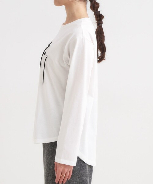 SHOO・LA・RUE(シューラルー)の「【洗濯機可/S-LL】周りと差がつく チェーンステッチロゴロンT(Tシャツ/カットソー・レディース・ブラック/ホワイト・01/02/03/04)」の14枚目の写真