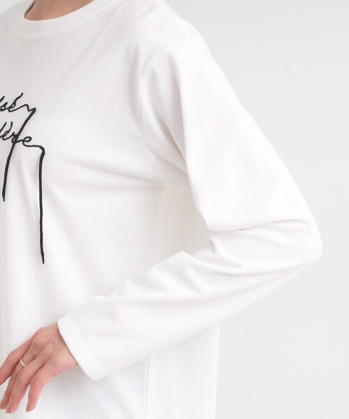 SHOO・LA・RUE(シューラルー)の「【洗濯機可/S-LL】周りと差がつく チェーンステッチロゴロンT(Tシャツ/カットソー・レディース・ブラック/ホワイト・01/02/03/04)」の17枚目の写真