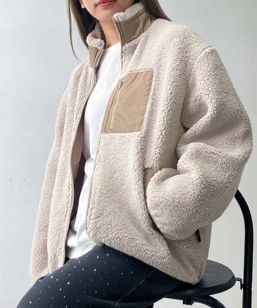 AS KNOW AS plus(アズノゥアズプラス)の「♪ポケット付き スタンドカラー ボアブルゾン(ブルゾン・レディース・ブラック/アイボリー/モカ/グレイッシュベージュ・FREE)」の4枚目の写真