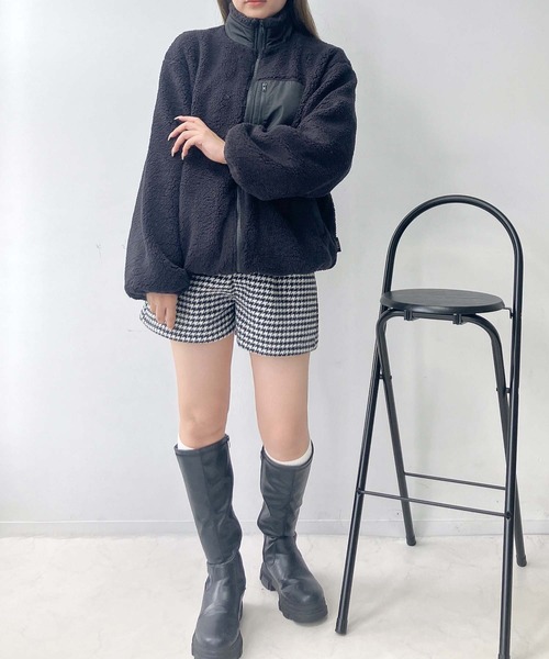 AS KNOW AS plus(アズノゥアズプラス)の「♪ポケット付き スタンドカラー ボアブルゾン(ブルゾン・レディース・ブラック/アイボリー/モカ/グレイッシュベージュ・FREE)」の16枚目の写真