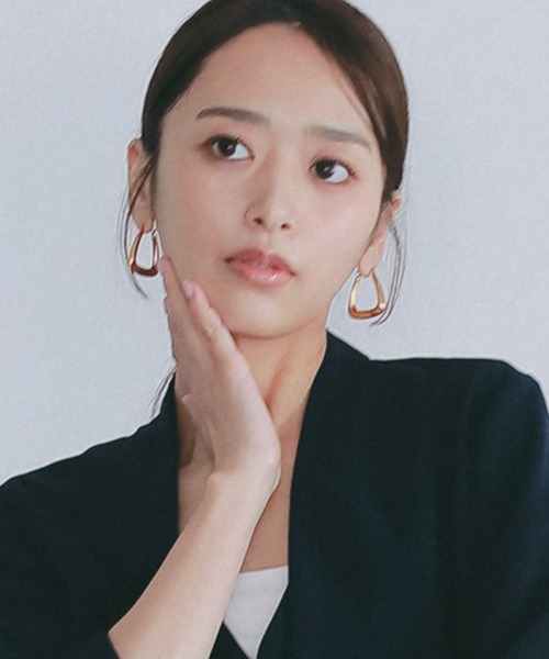 AJUGA.（アジュガ）の「モードフープピアス（ピアス（両耳用）・レディース・ゴールド・ONE SIZE）」の13枚目の写真