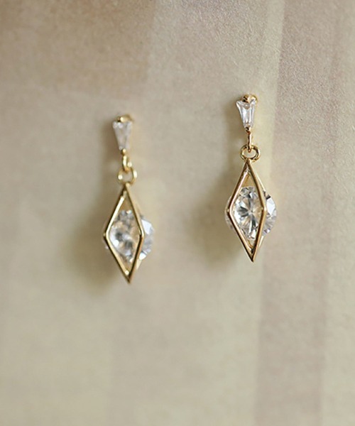 yu-ka(ユーカ)の「YU-KA:ジオメトリック ドロップピアス Geometric drop pierce(ピアス(両耳用)・レディース・ゴールド・FREE)」の1枚目の写真