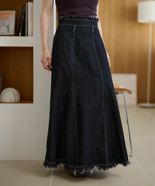 LAULEN(ローレン)の「fringe stitch denim long skirt /フリンジパターンデニムロングスカート(デニムスカート・レディース・ブラック/ブルー・M/S)」の1枚目の写真