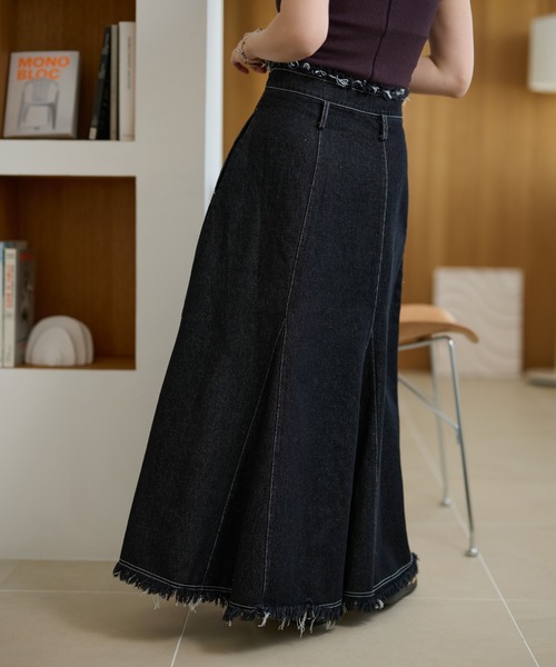 LAULEN(ローレン)の「fringe stitch denim long skirt /フリンジパターンデニムロングスカート(デニムスカート・レディース・ブラック/ブルー・M/S)」の5枚目の写真