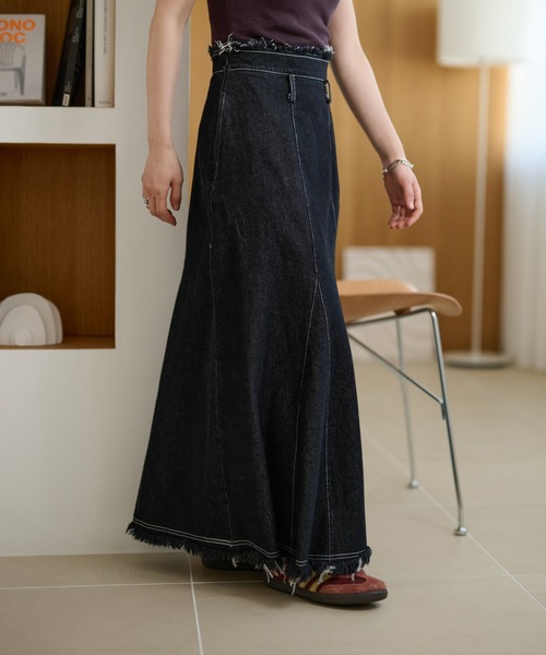 LAULEN(ローレン)の「fringe stitch denim long skirt /フリンジパターンデニムロングスカート(デニムスカート・レディース・ブラック/ブルー・M/S)」の6枚目の写真