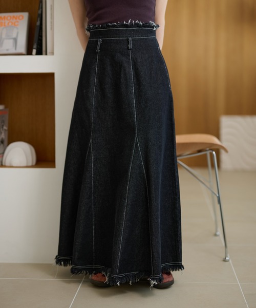 LAULEN(ローレン)の「fringe stitch denim long skirt /フリンジパターンデニムロングスカート(デニムスカート・レディース・ブラック/ブルー・M/S)」の7枚目の写真