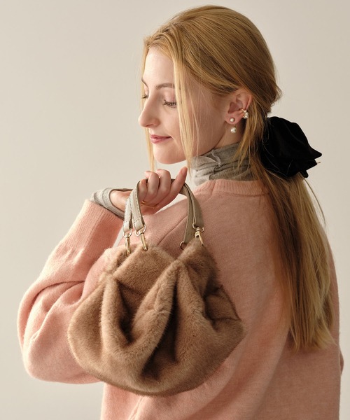 SAGAFOX ブラウンファーショルダーバッグ セール】ポムポムファーバッグ（ショルダーバッグ）｜ZAKKA-BOX