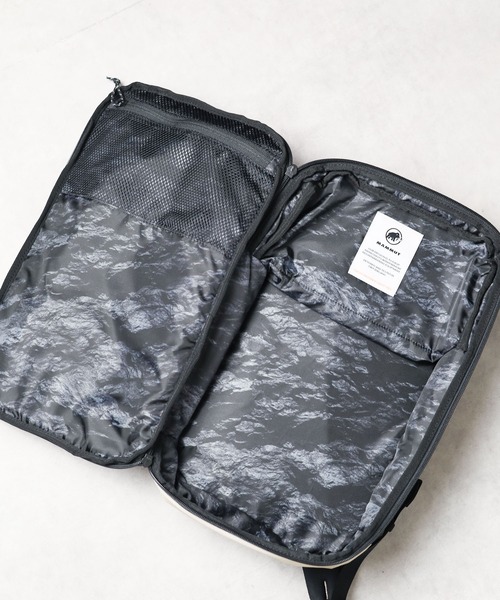 Mammut(マムート)の「【 MAMMUT (マムート)】Seon Transporter 25L(ショルダーバッグ・メンズ・ブラック/ダークネイビー/ライトベージュ/ブルーグレー・FREE)」の5枚目の写真