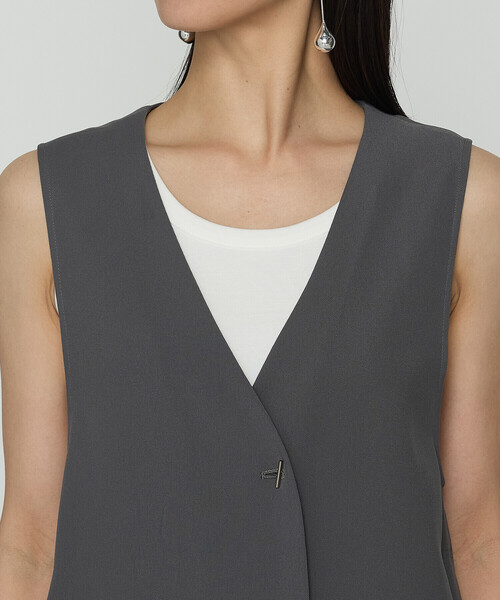 COMME CA（コムサ）の「〔 TALLサイズ 〕 【セットアップ対応】ストレッチからみ ジレ（ベスト・レディース・グレイッシュベージュ/グレー・15号）」の13枚目の写真