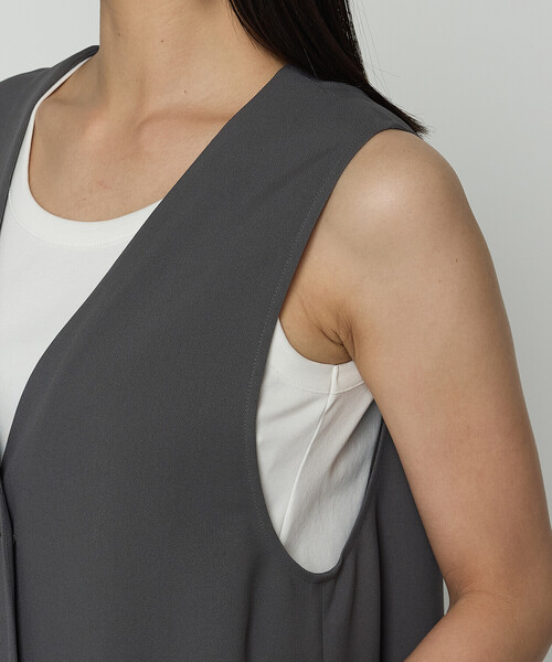 COMME CA（コムサ）の「〔 TALLサイズ 〕 【セットアップ対応】ストレッチからみ ジレ（ベスト・レディース・グレイッシュベージュ/グレー・15号）」の14枚目の写真