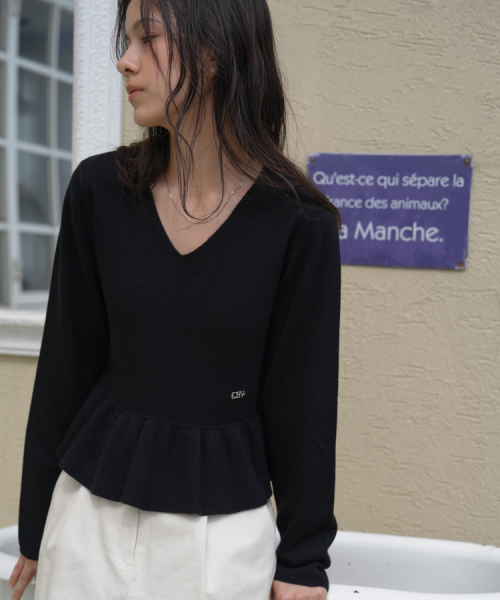 DEHEVE（デヘヴェ）の「V-neck Flare Shirring Knit [Black]（ニット/セーター・レディース・ブラック・FREE）」の4枚目の写真