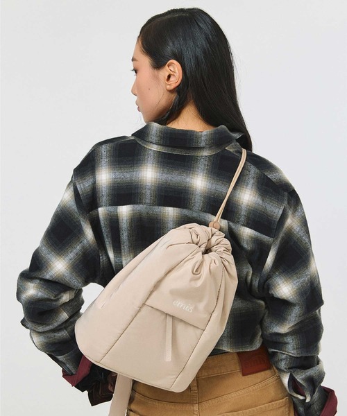 EMIS（イミス）の「PADDED ZIP POCKET SLING BAG（ショルダーバッグ・レディース・ベージュ/ネイビー・FREE）」の6枚目の写真
