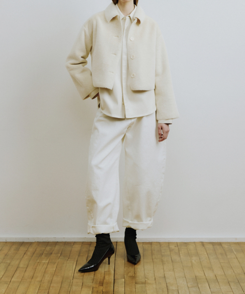 MOLLIOLLI(モリオリ)の「ホワイトラウンドコットンデニムパンツ(その他パンツ・レディース・その他・SMALL)」の2枚目の写真