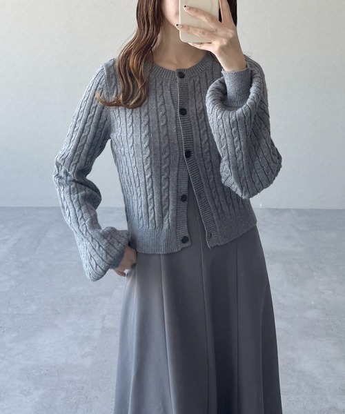 mysty woman(ミスティウーマン)の「ケーブルニットカーデSETワンピース 636613(ワンピース・レディース・グレー/ネイビー/ベージュ・FREE)」の18枚目の写真