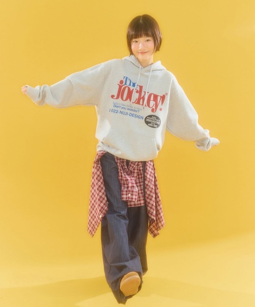 Video Jockey（ビデオジョッキー）の「【UNISEX】VIDEO JOCKEY／VideoMarket フーディー（パーカー・レディース・グレー/クリーム/ブラック・SMALL/MEDIUM）」の4枚目の写真