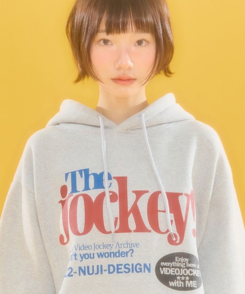 Video Jockey（ビデオジョッキー）の「【UNISEX】VIDEO JOCKEY／VideoMarket フーディー（パーカー・レディース・グレー/クリーム/ブラック・SMALL/MEDIUM）」の6枚目の写真