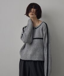 ブークレラインニット