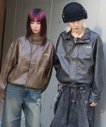 ATMARK（アットマーク）の「《２サイズ展開　/　UNISEX　》ATMARK　グラフィティロゴ　ヴィンテージレザースタンドブルゾン（ブルゾン）」