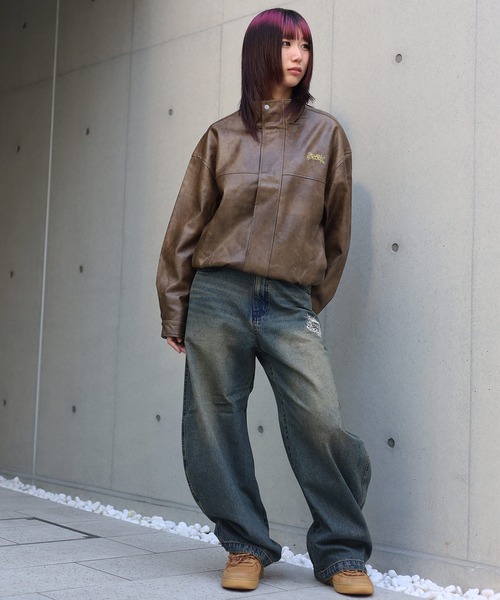ATMARK(アットマーク)の「《2サイズ展開 / UNISEX 》ATMARK グラフィティロゴ ヴィンテージレザースタンドブルゾン(ブルゾン・レディース・ブラック/ブラウン・M/L)」の11枚目の写真