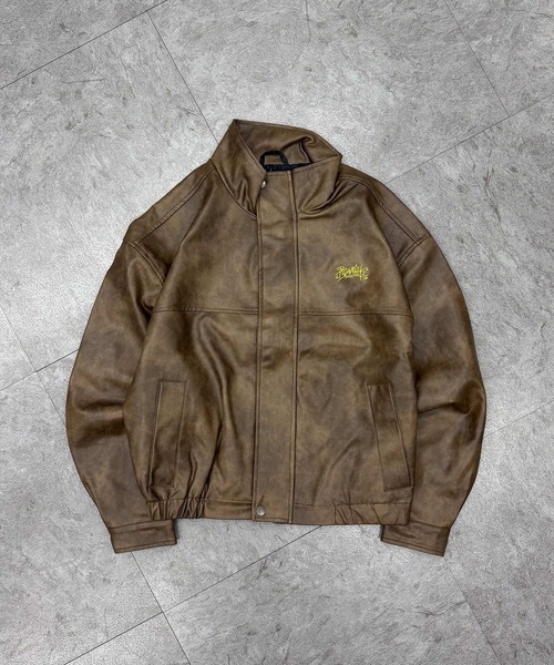 ATMARK(アットマーク)の「《2サイズ展開 / UNISEX 》ATMARK グラフィティロゴ ヴィンテージレザースタンドブルゾン(ブルゾン・レディース・ブラック/ブラウン・M/L)」の18枚目の写真