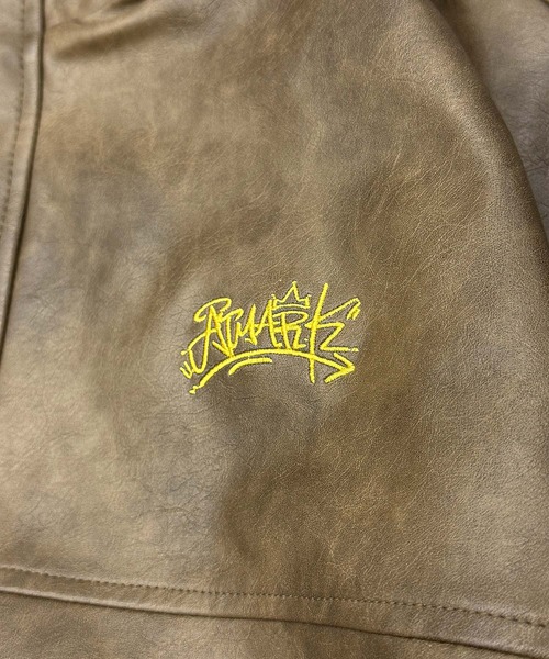 ATMARK(アットマーク)の「《2サイズ展開 / UNISEX 》ATMARK グラフィティロゴ ヴィンテージレザースタンドブルゾン(ブルゾン・レディース・ブラック/ブラウン・M/L)」の20枚目の写真