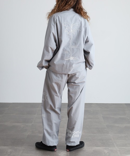Sunny Smith(サニースミス)の「SUNNY SMITH コットンライク ナイロン ヤシの木両面刺繍 ZIP-UP ジャケット(ナイロンジャケット・メンズ・グレー/チャコール・L/M)」の9枚目の写真