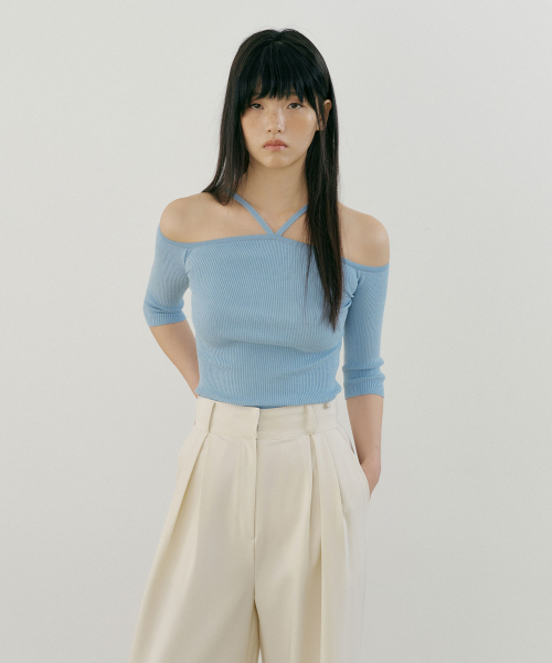LUCIR ZU(ルシールズ)の「V-Strap Knit (sky blue)(ニット/セーター・レディース・その他・FREE)」の2枚目の写真