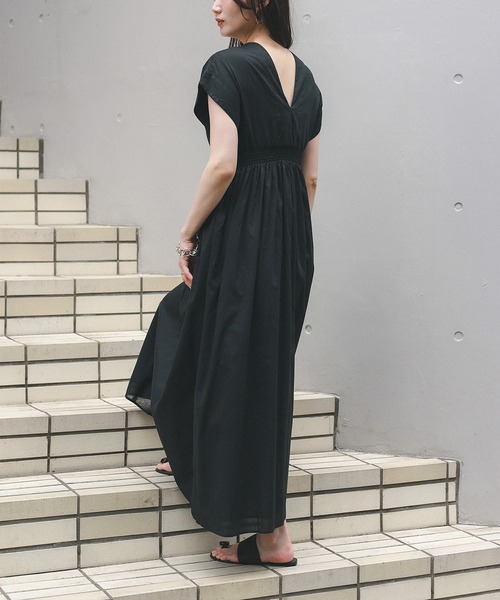 Demi-Luxe BEAMS（デミルクス ビームス）の「MARIHA / 夏の光のワンピース ソリッド（ワンピース・レディース・ブラック・38/36S）」の14枚目の写真