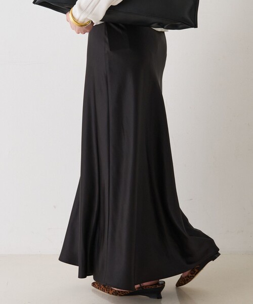 Rouge vif Anna（ルージュヴィフアンナ）の「サテンマーメイドイージーロングスカート（スカート・レディース・ブラック/レッド/オフホワイト・フリー）」の2枚目の写真