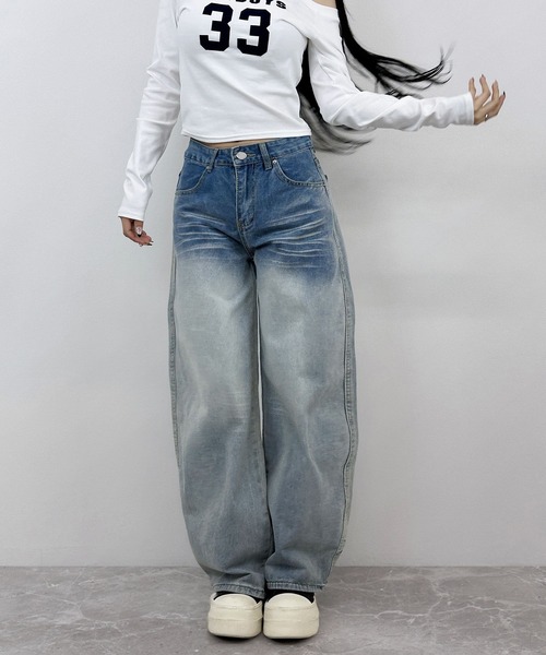 FOLLOWIN(フォロウィン)の「【裾ロールアップ風】カーブワイドデニムパンツ(デニムパンツ・レディース・ブルー・LARGE/MEDIUM/SMALL)」の12枚目の写真