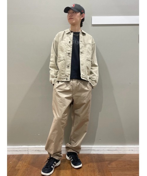 GAP（ギャップ）の「ボクシー アイコンデニムジャケット（カバーオール・メンズ・ベージュ・XL/L/M/S/XS）」の5枚目の写真