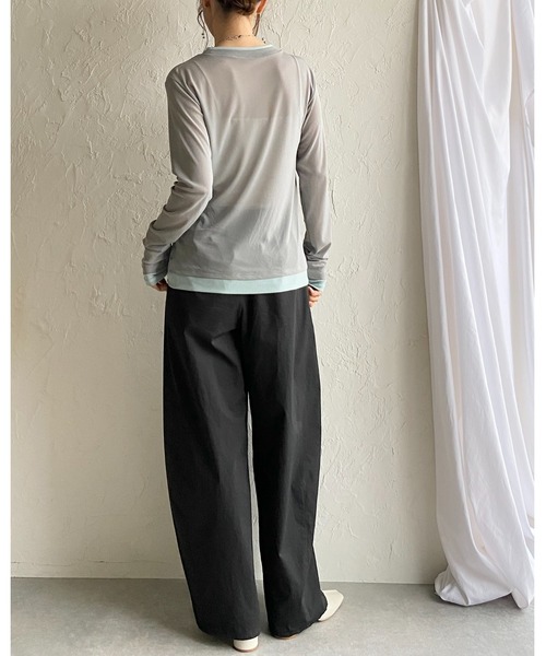 She's Closet(シーズクローゼット)の「クルーネック長袖 配色バイカラー レイヤード風 シアートップス(Tシャツ/カットソー・レディース・ブラック/アイボリー/ブラウン/グレー・FREE)」の18枚目の写真
