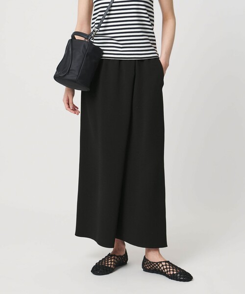 UNITED ARROWS（ユナイテッドアローズ）の「COMFY ラップ マキシスカート ‐防汚 UVカット ウォッシャブル‐（スカート・レディース・ネイビー/ブラック・36/38）」の2枚目の写真