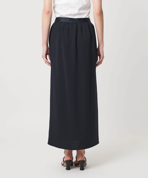 UNITED ARROWS（ユナイテッドアローズ）の「COMFY ラップ マキシスカート ‐防汚 UVカット ウォッシャブル‐（スカート・レディース・ネイビー/ブラック・36/38）」の11枚目の写真