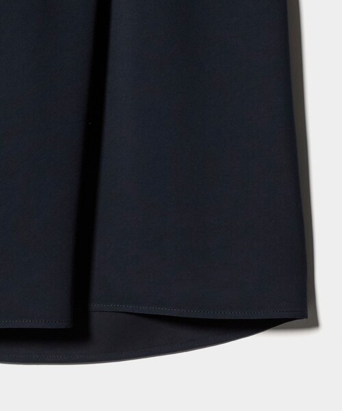 UNITED ARROWS（ユナイテッドアローズ）の「COMFY ラップ マキシスカート ‐防汚 UVカット ウォッシャブル‐（スカート・レディース・ネイビー/ブラック・36/38）」の5枚目の写真
