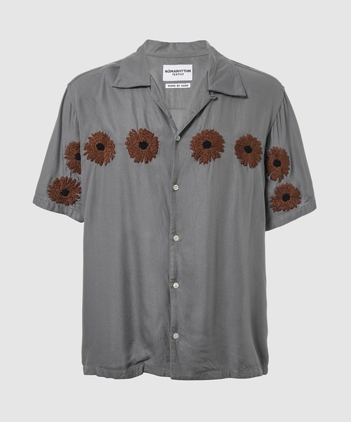 NOMA t.d.(ノーマティーディー)の「Flower Embroidery Open Collar SS Shirt(シャツ/ブラウス・メンズ・ブラウン系その他/ブラック/グレー・4/3)」の2枚目の写真