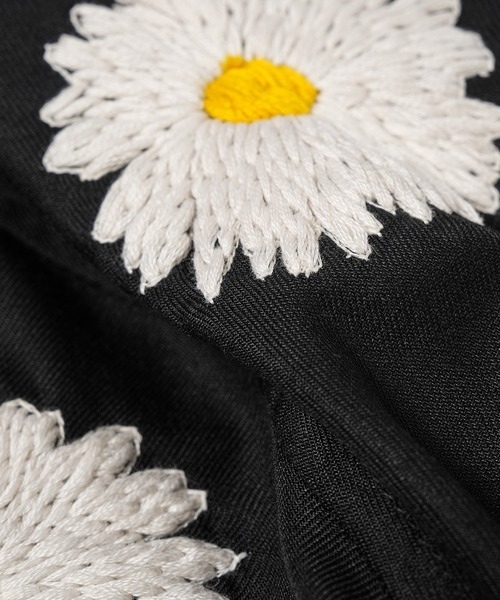 NOMA t.d.(ノーマティーディー)の「Flower Embroidery Open Collar SS Shirt(シャツ/ブラウス・メンズ・ブラウン系その他/ブラック/グレー・4/3)」の7枚目の写真