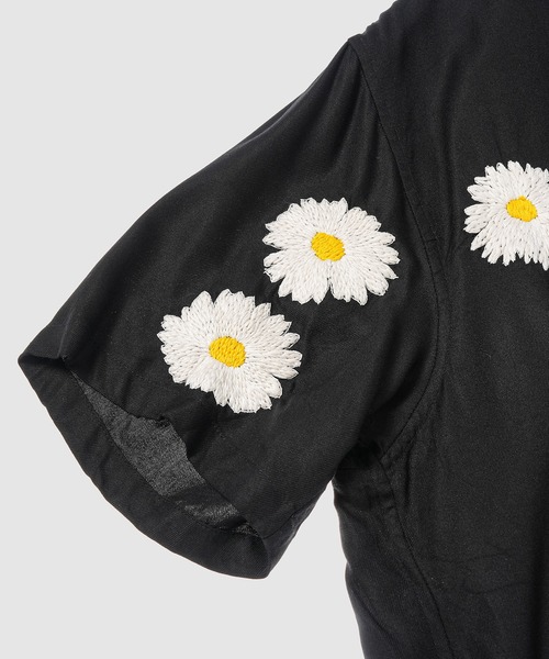 NOMA t.d.(ノーマティーディー)の「Flower Embroidery Open Collar SS Shirt(シャツ/ブラウス・メンズ・ブラウン系その他/ブラック/グレー・4/3)」の6枚目の写真