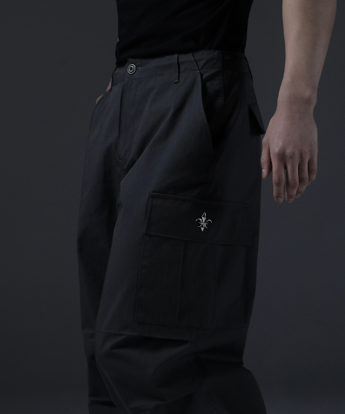 CARMID（カミド）の「グローリー ワイド カーブド パラシュート カーゴパンツ [ダークグレー]（スウェットパンツ・メンズ・その他・2/1/3）」の4枚目の写真