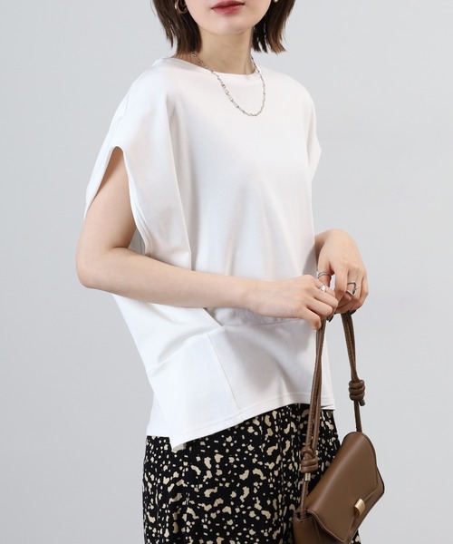 EGLANTINE（エグランティーヌ）の「EGLANTINE 裾切替デザイン 立体シルエット フレンチスリーブカットソー（Tシャツ/カットソー・レディース・オフホワイト・40）」の4枚目の写真