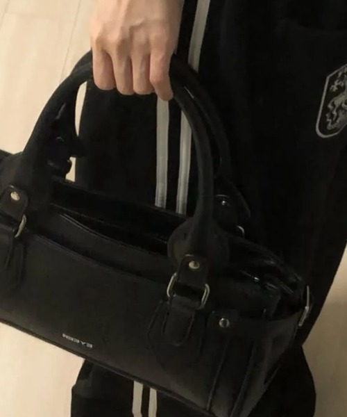 EYEER(イワイイアル)の「◇EYEER◇ブランド直輸入正規品/ER スクエア ショルダー バッグ ER SQUARE SHOULDER BAG(ショルダーバッグ・レディース・レッド/グレー/ブラック・S)」の8枚目の写真