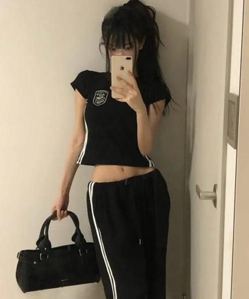 EYEER(イワイイアル)の「◇EYEER◇ブランド直輸入正規品/ER スクエア ショルダー バッグ ER SQUARE SHOULDER BAG(ショルダーバッグ・レディース・レッド/グレー/ブラック・S)」の6枚目の写真