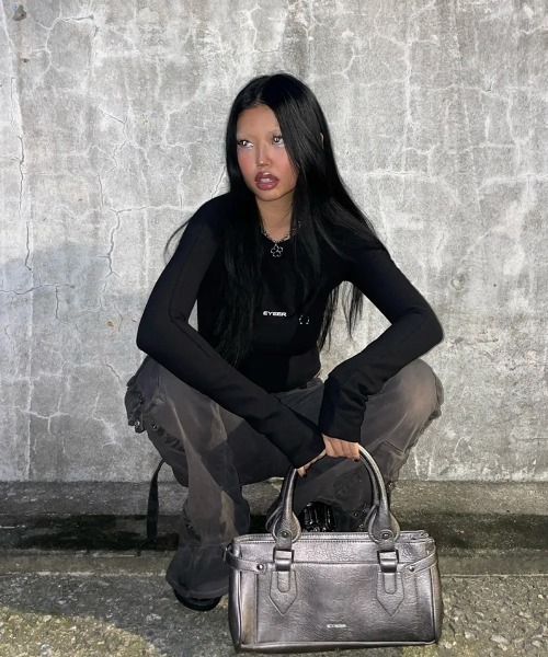 EYEER(イワイイアル)の「◇EYEER◇ブランド直輸入正規品/ER スクエア ショルダー バッグ ER SQUARE SHOULDER BAG(ショルダーバッグ・レディース・レッド/グレー/ブラック・S)」の11枚目の写真