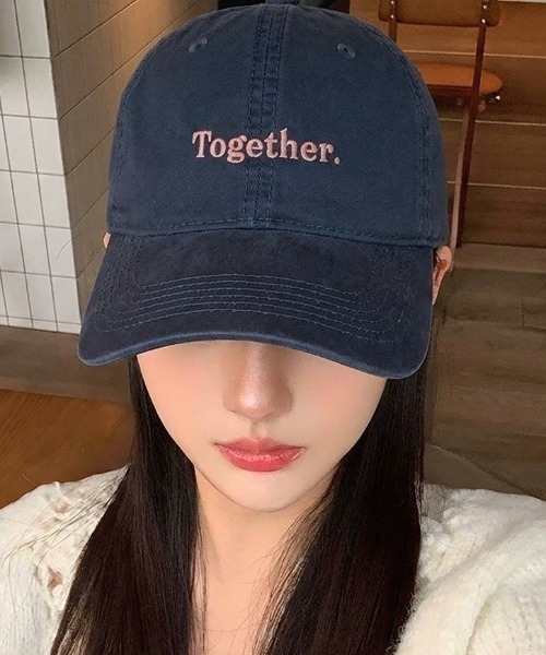 Teem Store（チームストア）の「【Together.】配色レタリング刺繍キャップ（キャップ・レディース・ネイビー/ベージュ/チャコール/ピンク/ブラック/ワイン・F）」の5枚目の写真